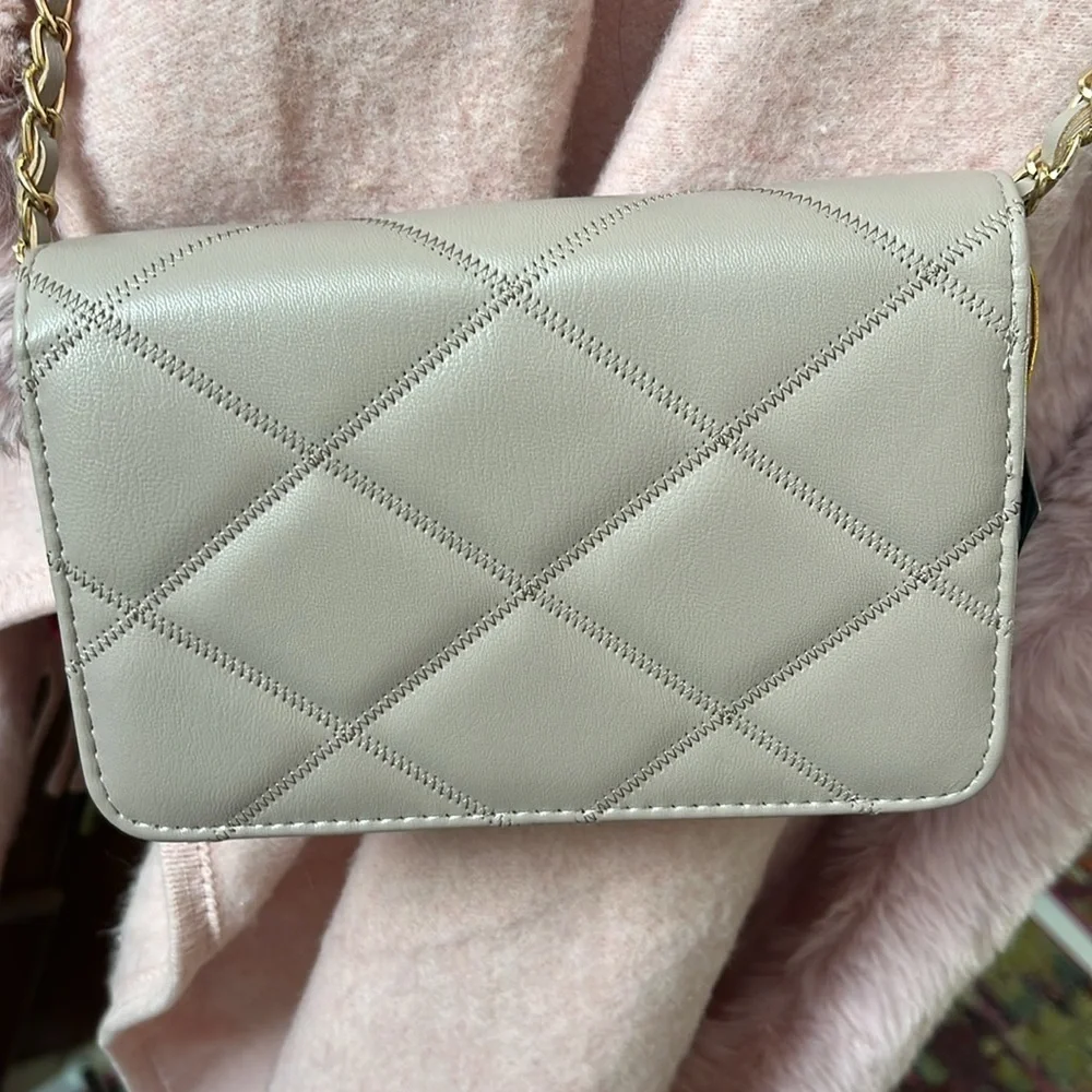 Bebe NWT Cross body bag purse Taupe quilted front & back Gold tone hardware